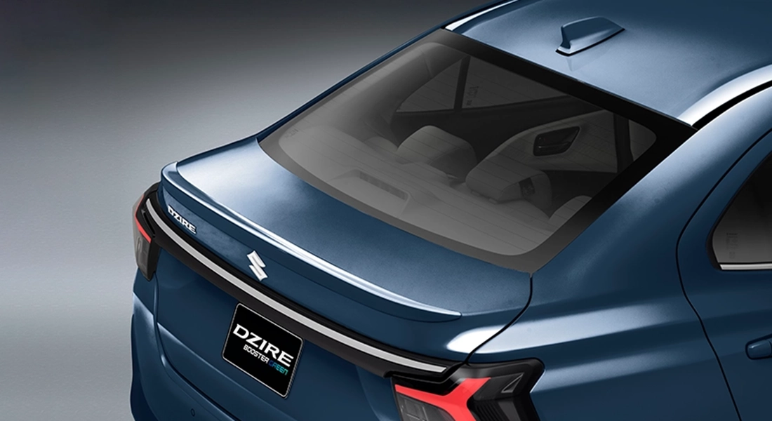 Antena tipo aleta de tiburón y spoiler aerodinámico en la cajuela